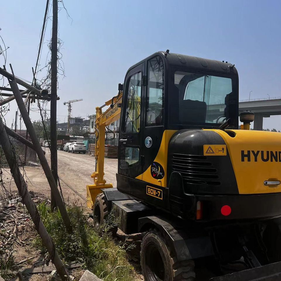 Hyundai R60W-7 - Колёсный экскаватор: фото 1 Hyundai R60W-7 - Колёсный экскаватор: фото 1