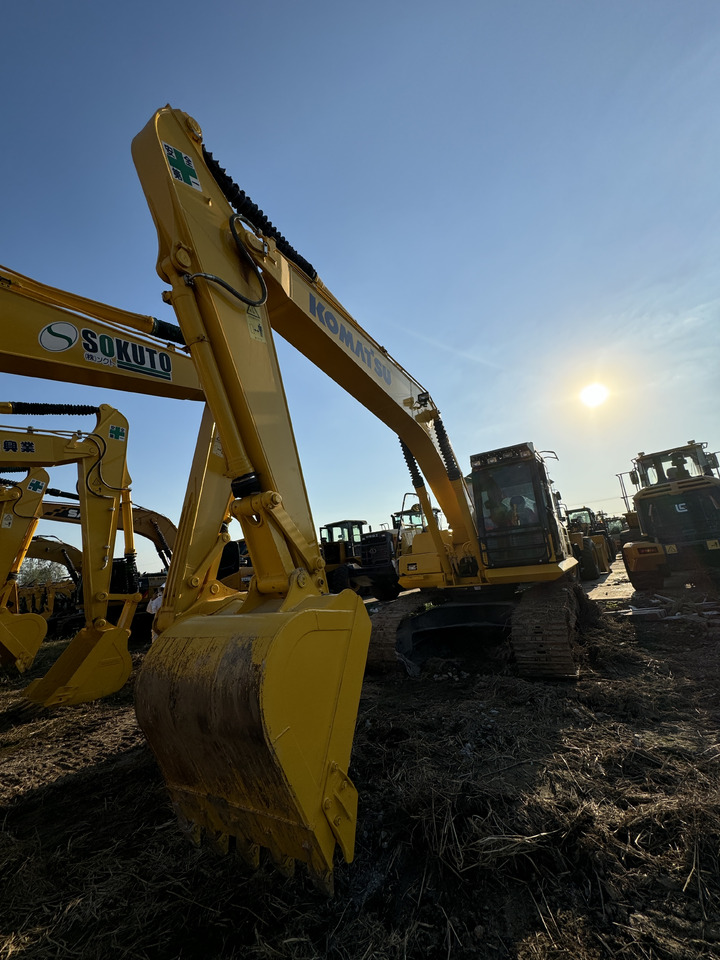 Komatsu PC210-8 - Гусеничный экскаватор: фото 1 Komatsu PC210-8 - Гусеничный экскаватор: фото 1