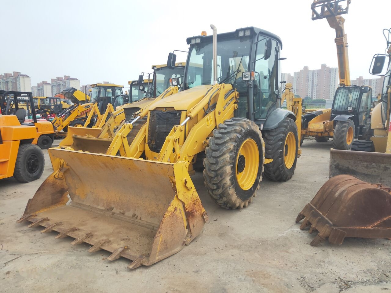 LiuGong CLG777 - Экскаватор-погрузчик: фото 1 LiuGong CLG777 - Экскаватор-погрузчик: фото 1