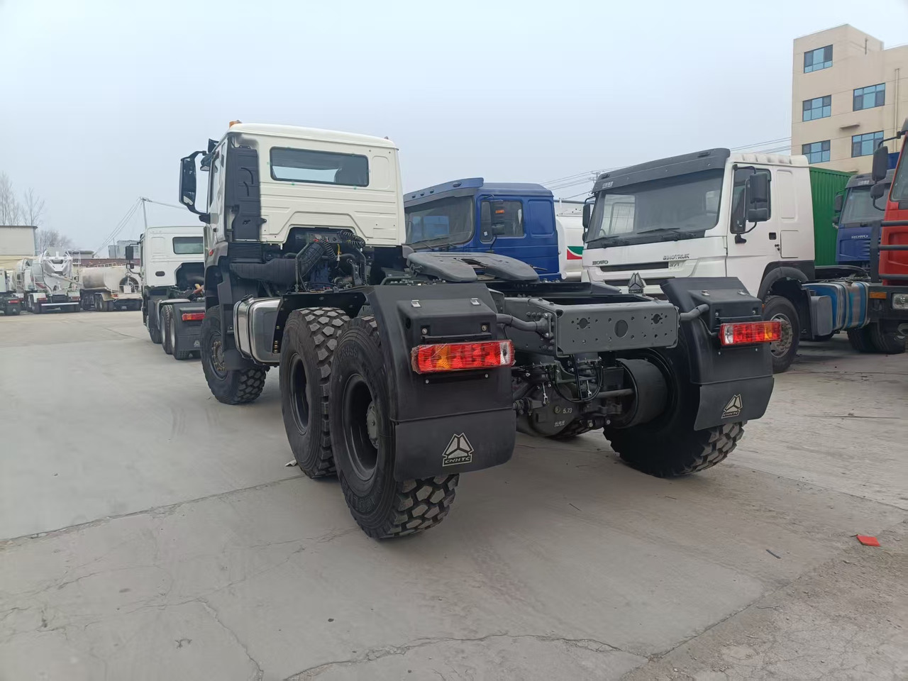 HOWO 6x6 - Тягач: фото 3 HOWO 6x6 - Тягач: фото 3