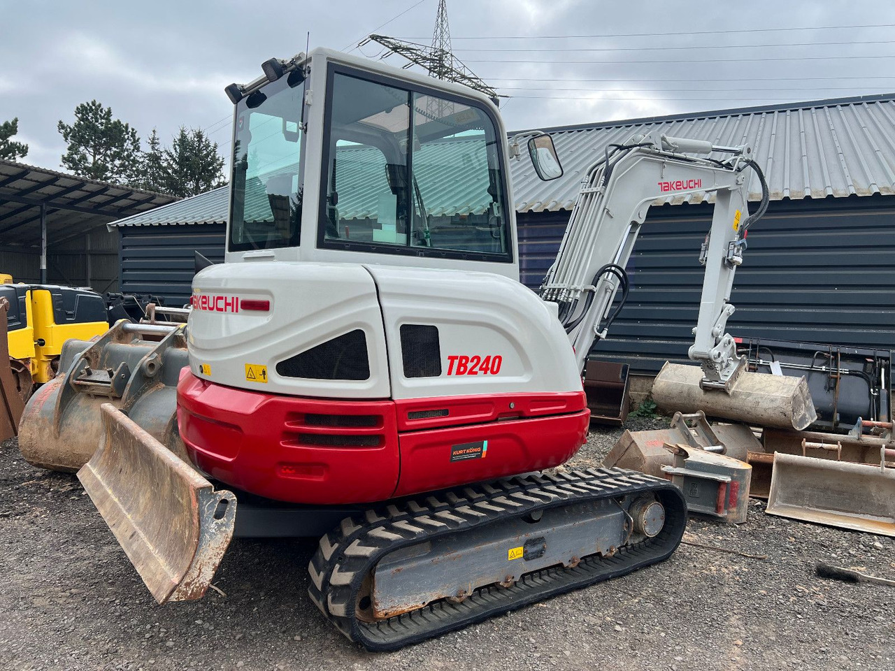 Takeuchi TB 240 DPF V4 - Мини-экскаватор: фото 1 Takeuchi TB 240 DPF V4 - Мини-экскаватор: фото 1