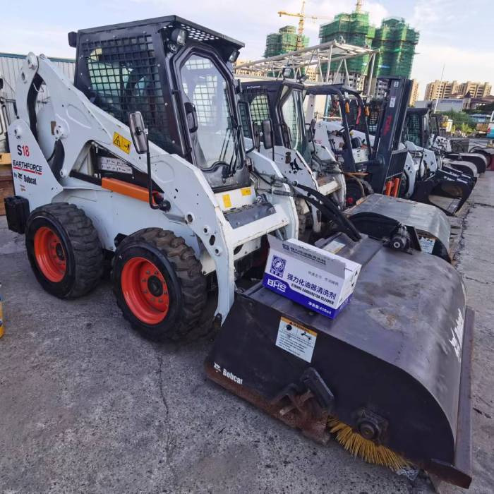 BOBCAT S18 - Мини-погрузчик с бортовым поворотом: фото 1 BOBCAT S18 - Мини-погрузчик с бортовым поворотом: фото 1