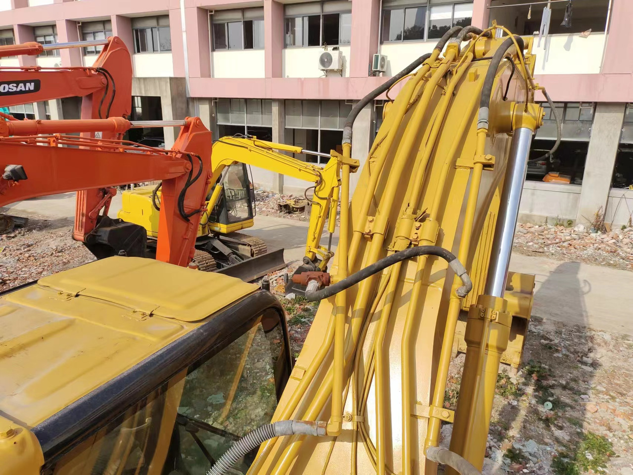 CAT 325CL - Гусеничный экскаватор: фото 3 CAT 325CL - Гусеничный экскаватор: фото 3