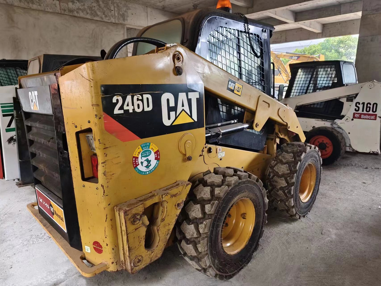 CATERPILLAR 246D - Мини-погрузчик с бортовым поворотом: фото 3 CATERPILLAR 246D - Мини-погрузчик с бортовым поворотом: фото 3