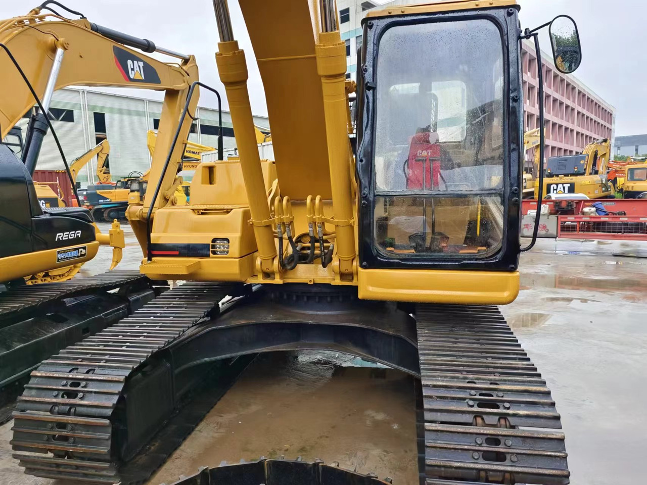 CATERPILLAR 320BL - Гусеничный экскаватор: фото 3 CATERPILLAR 320BL - Гусеничный экскаватор: фото 3