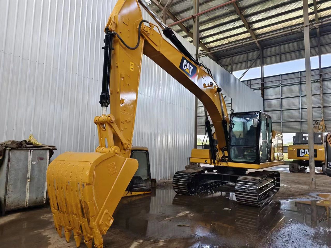 CATERPILLAR 320GC - Гусеничный экскаватор: фото 1 CATERPILLAR 320GC - Гусеничный экскаватор: фото 1
