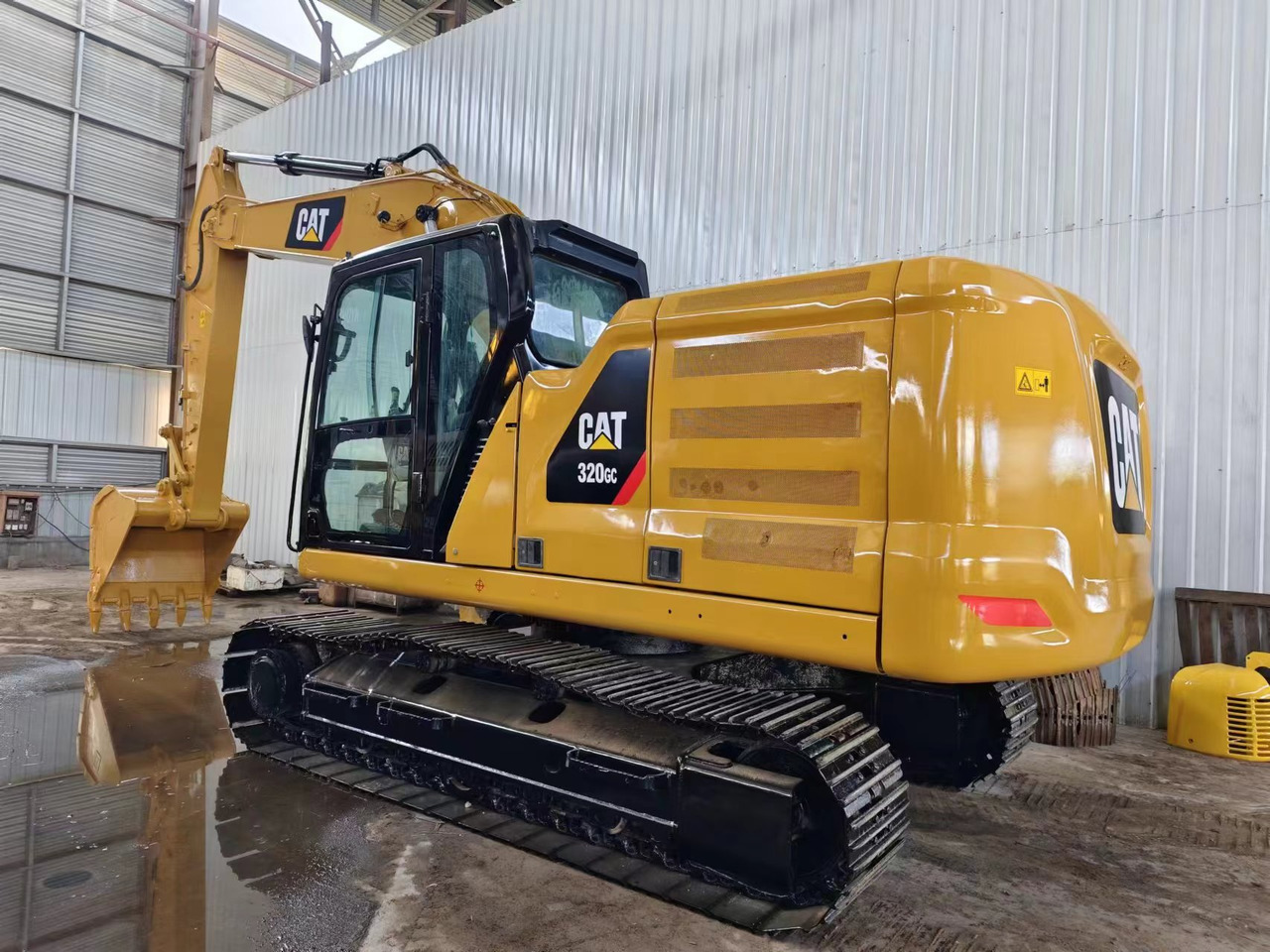 CATERPILLAR 320GC - Гусеничный экскаватор: фото 1 CATERPILLAR 320GC - Гусеничный экскаватор: фото 1