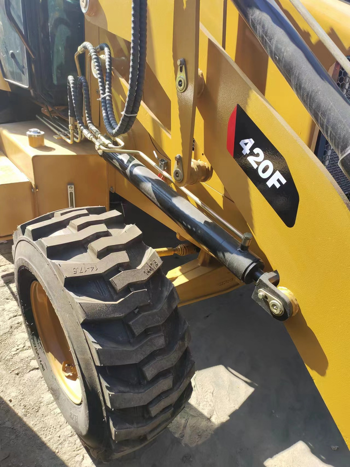 Экскаватор-погрузчик CATERPILLAR 420F: фото 8 Экскаватор-погрузчик CATERPILLAR 420F: фото 8