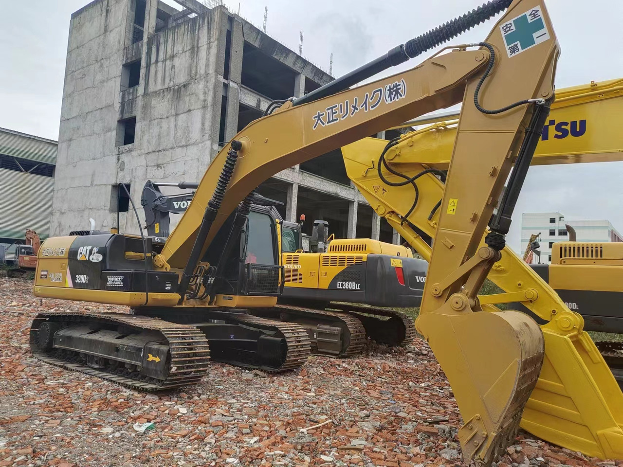 CATERPILLAR CAT 320D - Гусеничный экскаватор: фото 1 CATERPILLAR CAT 320D - Гусеничный экскаватор: фото 1