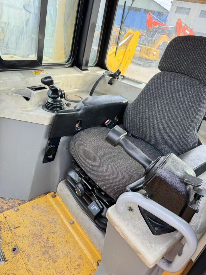 CATERPILLAR D6T - Бульдозер: фото 3 CATERPILLAR D6T - Бульдозер: фото 3