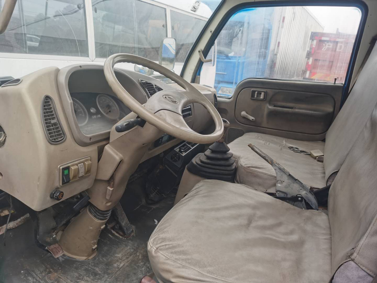 DONGFENG 6ton - Грузовик-цистерна: фото 5 DONGFENG 6ton - Грузовик-цистерна: фото 5