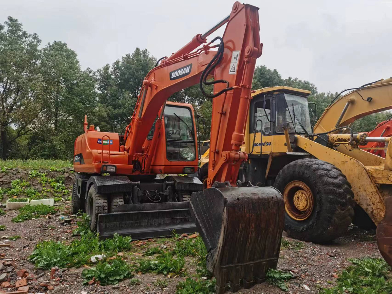 DOOSAN DH150W-7 - Колёсный экскаватор: фото 1 DOOSAN DH150W-7 - Колёсный экскаватор: фото 1