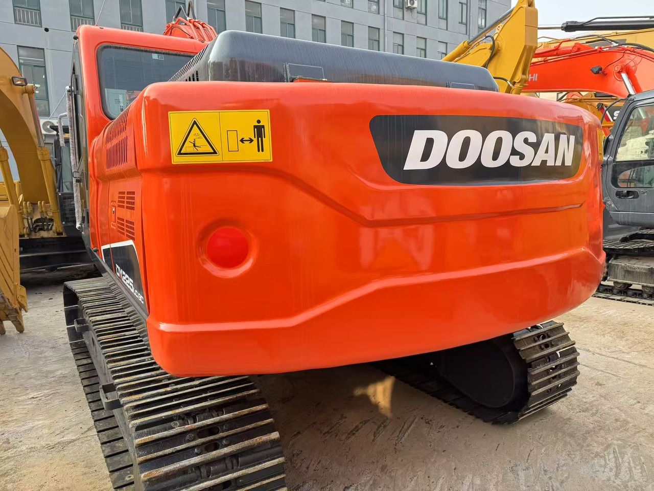 DOOSAN DX225 - Гусеничный экскаватор: фото 3 DOOSAN DX225 - Гусеничный экскаватор: фото 3