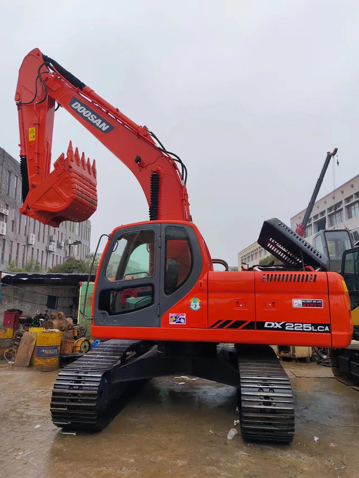 DOOSAN DX225LCA - Гусеничный экскаватор: фото 1 DOOSAN DX225LCA - Гусеничный экскаватор: фото 1