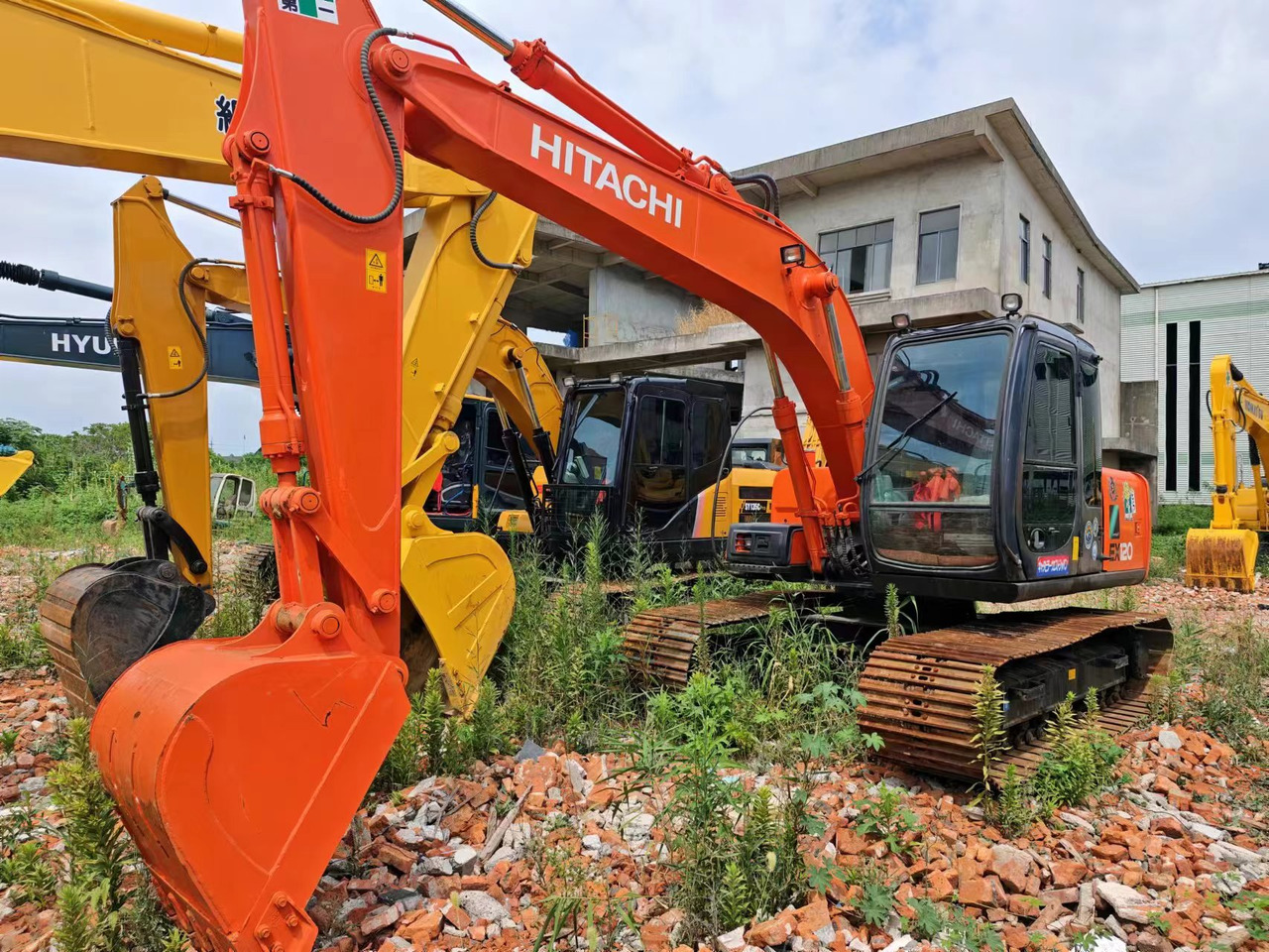 HITACHI EX120-5 - Гусеничный экскаватор: фото 1 HITACHI EX120-5 - Гусеничный экскаватор: фото 1
