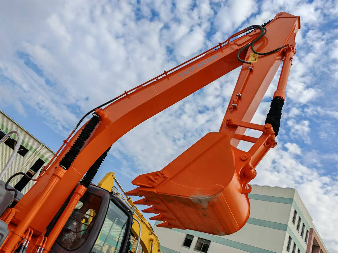 HITACHI ZX200 - Гусеничный экскаватор: фото 5 HITACHI ZX200 - Гусеничный экскаватор: фото 5