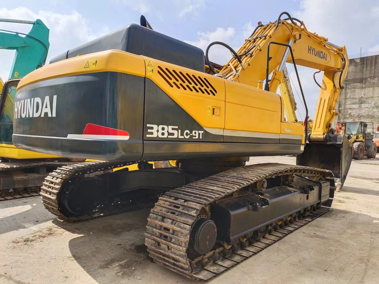 HYUNDAI R385LC-9T R305 R220 - Гусеничный экскаватор: фото 1 HYUNDAI R385LC-9T R305 R220 - Гусеничный экскаватор: фото 1