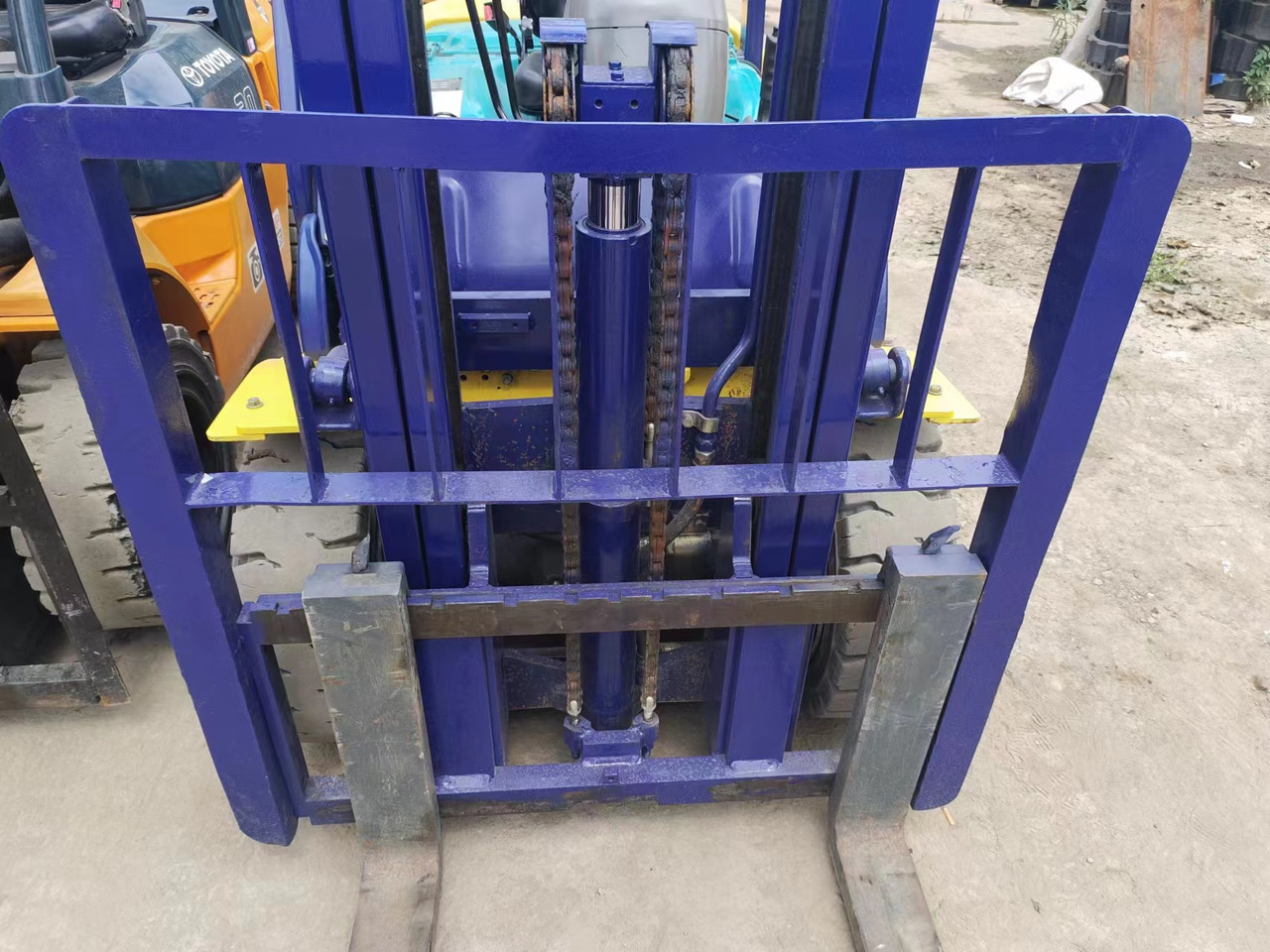 KOMATSU FD30 - Дизельный погрузчик: фото 3 KOMATSU FD30 - Дизельный погрузчик: фото 3