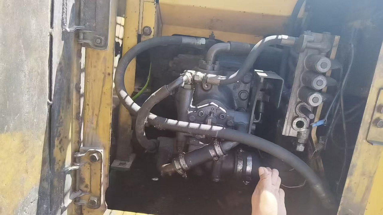 KOMATSU PC120-6 - Гусеничный экскаватор: фото 3 KOMATSU PC120-6 - Гусеничный экскаватор: фото 3