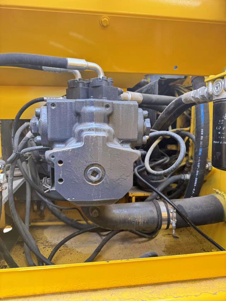 KOMATSU PC200-7 - Гусеничный экскаватор: фото 5 KOMATSU PC200-7 - Гусеничный экскаватор: фото 5