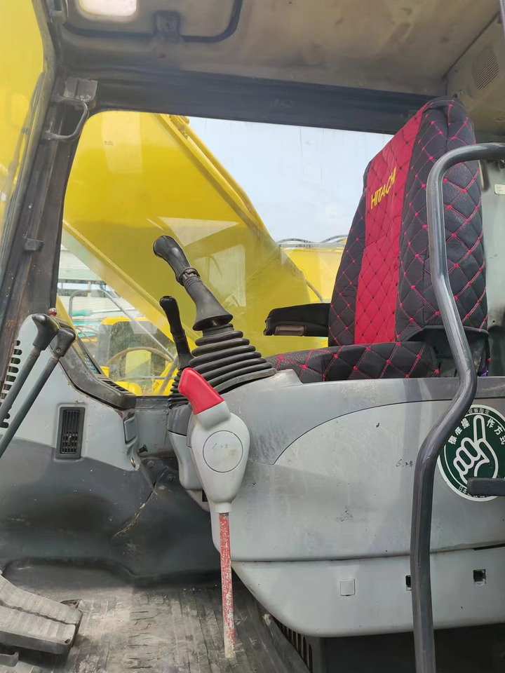 KOMATSU PC200-7 - Гусеничный экскаватор: фото 3 KOMATSU PC200-7 - Гусеничный экскаватор: фото 3