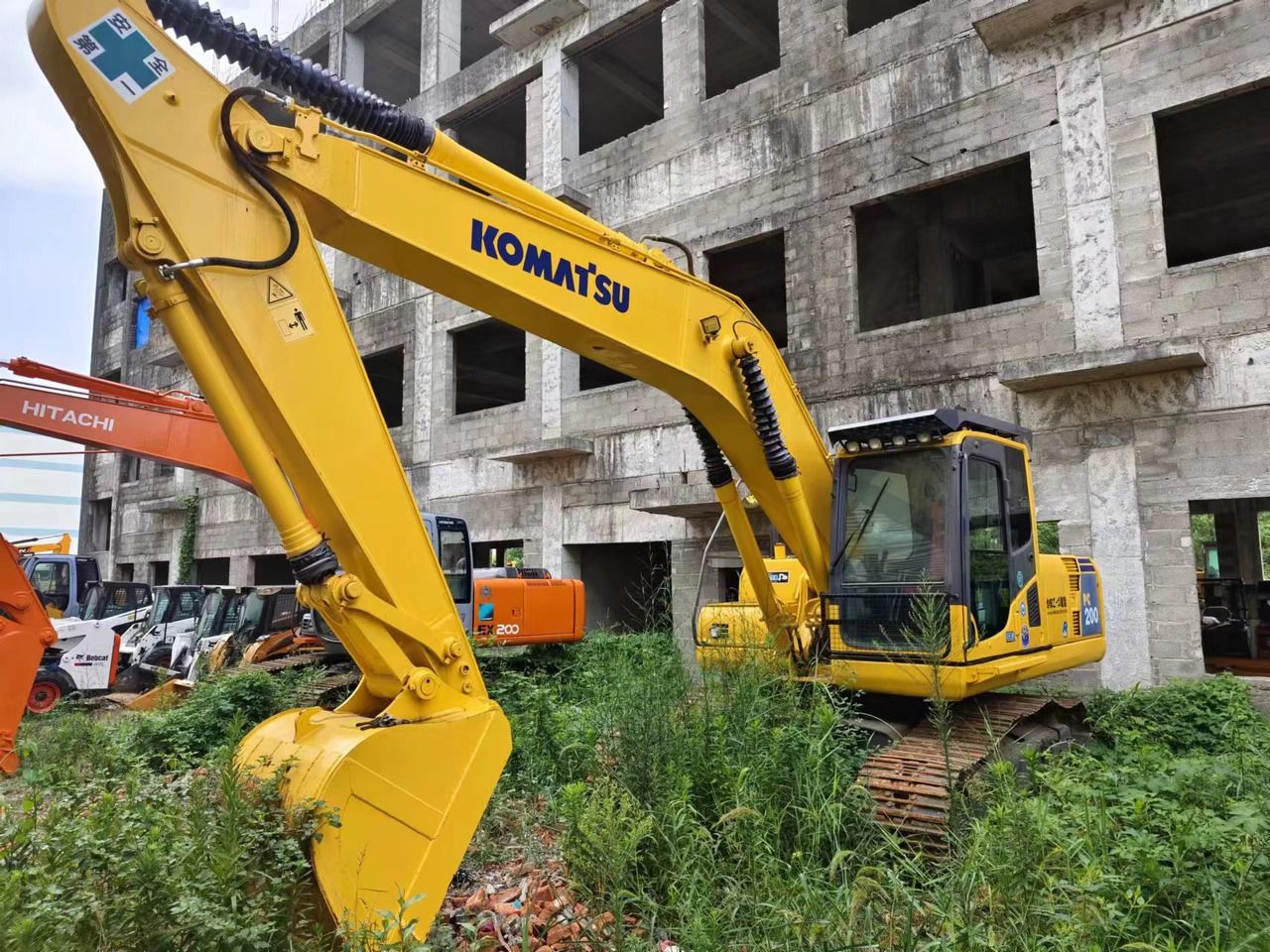 KOMATSU PC200-8 - Гусеничный экскаватор: фото 1 KOMATSU PC200-8 - Гусеничный экскаватор: фото 1