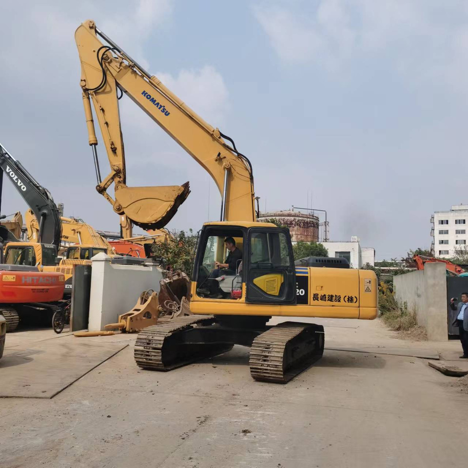 KOMATSU PC220-7 PC200-7 - Гусеничный экскаватор: фото 1 KOMATSU PC220-7 PC200-7 - Гусеничный экскаватор: фото 1