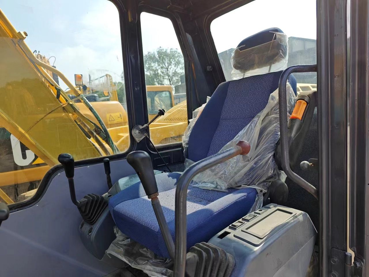 KOMATSU PC60-7 - Мини-экскаватор: фото 2 KOMATSU PC60-7 - Мини-экскаватор: фото 2