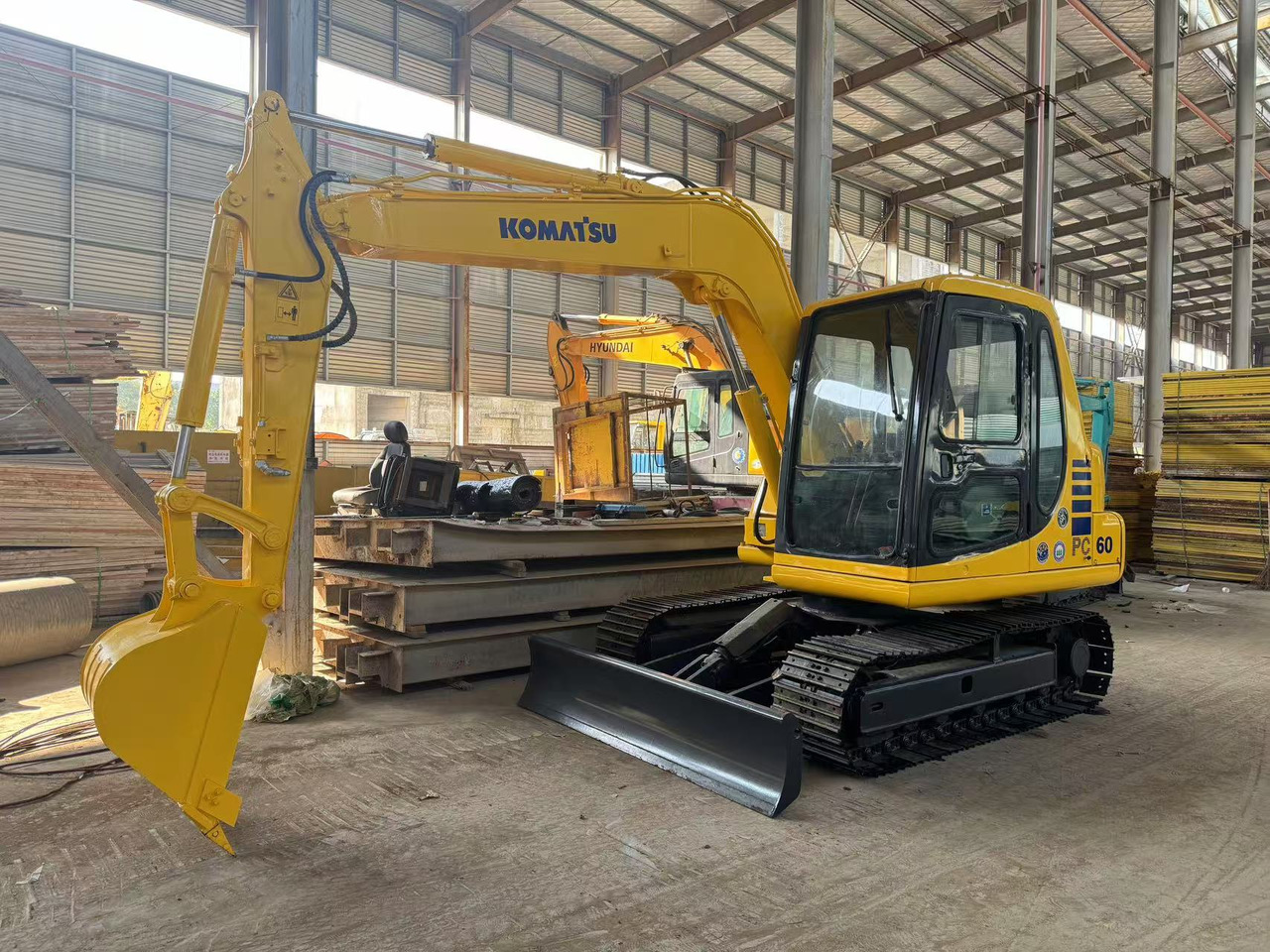 KOMATSU PC60-7 - Мини-экскаватор: фото 1 KOMATSU PC60-7 - Мини-экскаватор: фото 1