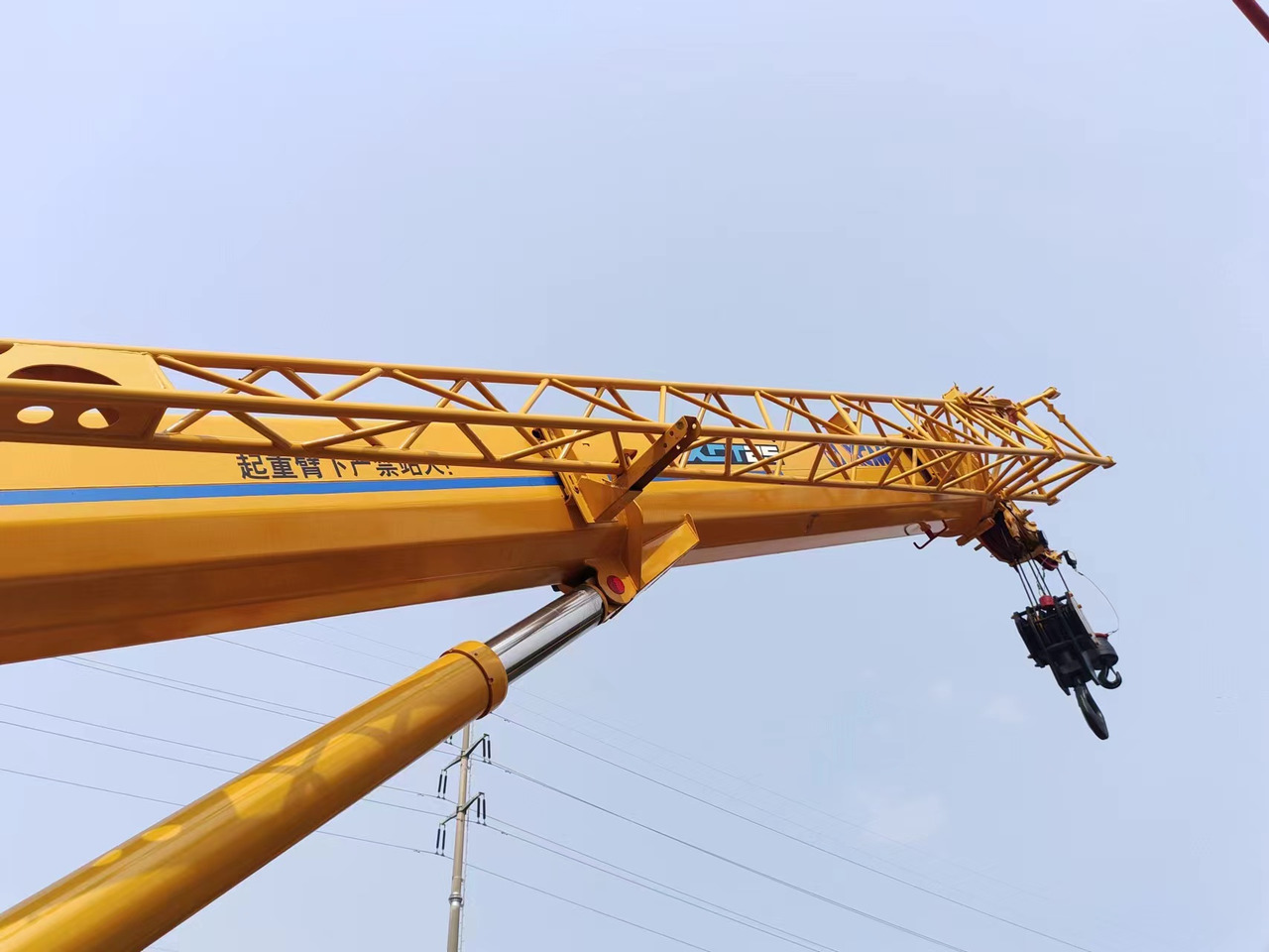 XCMG QY25K - Мобильный кран: фото 5 XCMG QY25K - Мобильный кран: фото 5