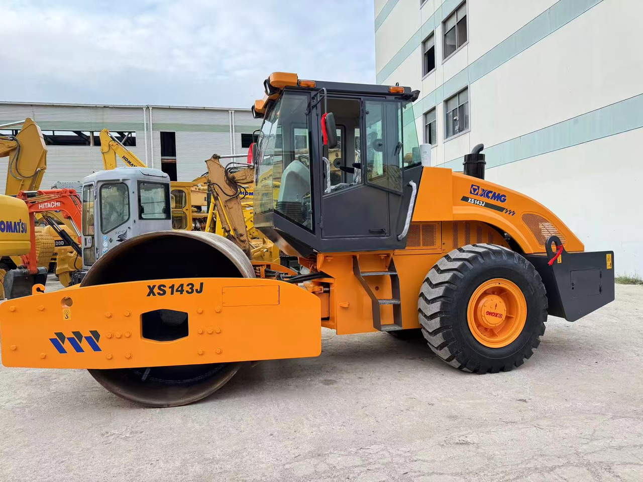 XCMG XS143J - Дорожный каток: фото 3 XCMG XS143J - Дорожный каток: фото 3