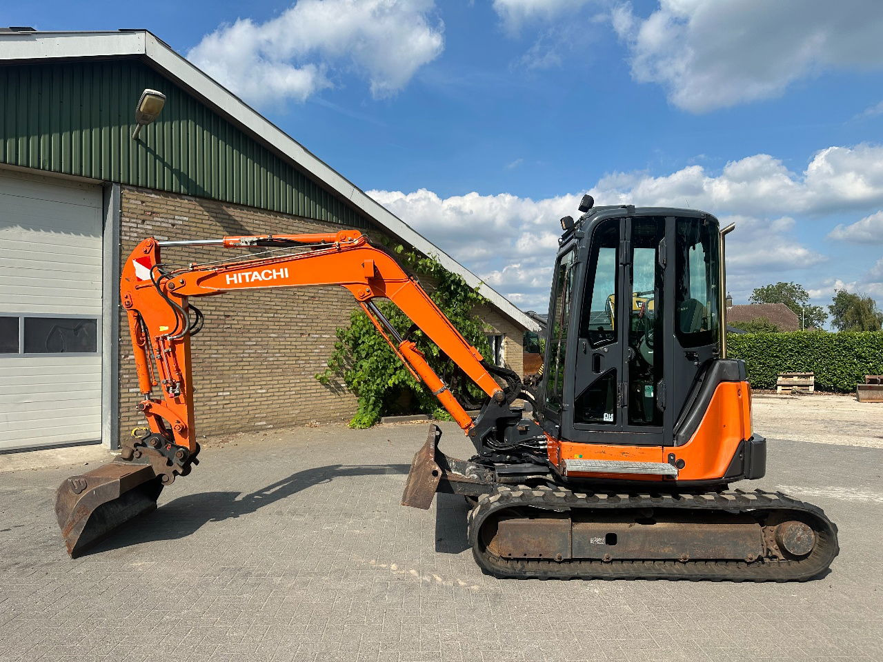 Hitachi ZX50U-2 CLR - Мини-экскаватор: фото 1 Hitachi ZX50U-2 CLR - Мини-экскаватор: фото 1