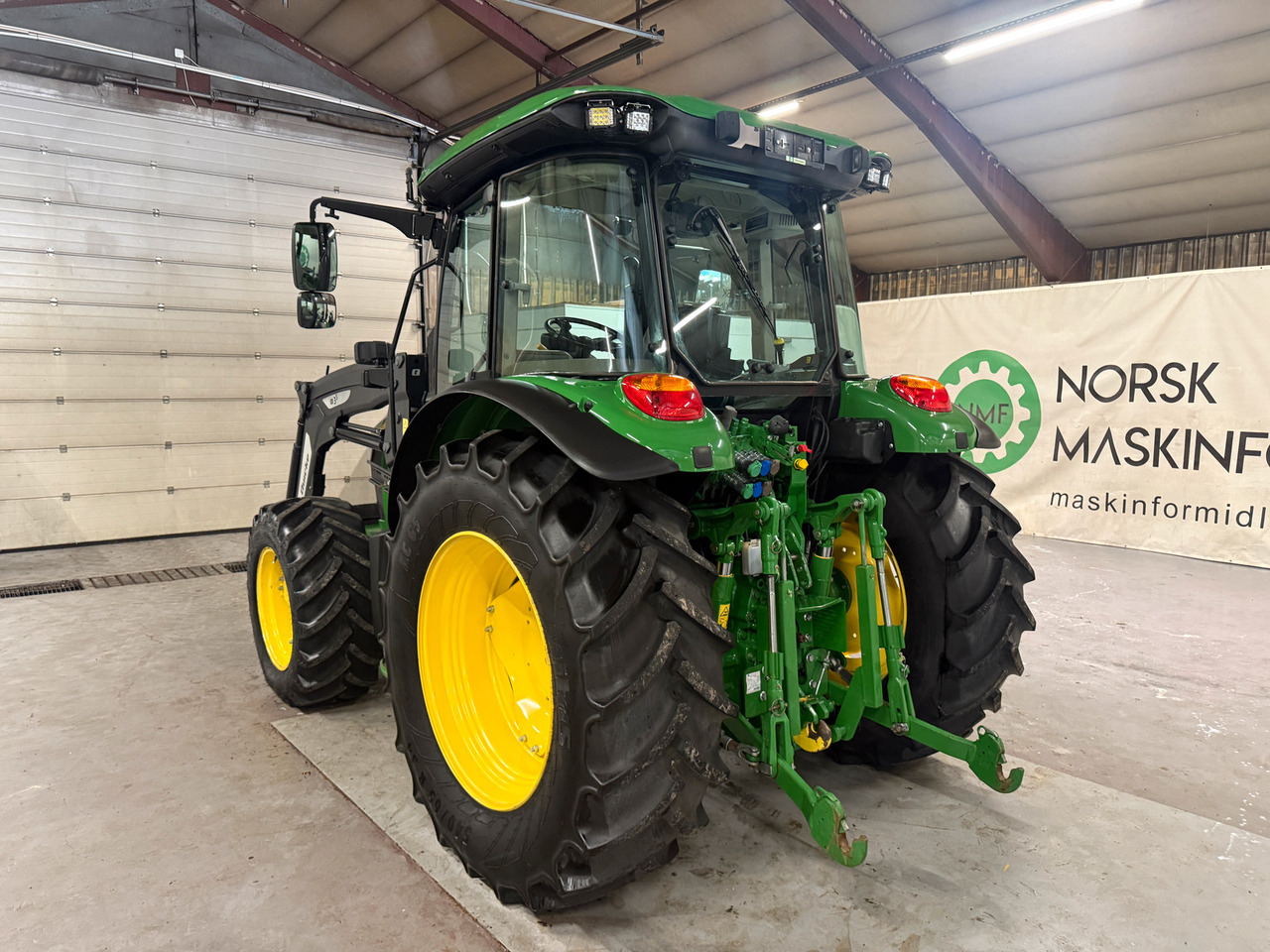 John Deere 5115M - Трактор: фото 4 John Deere 5115M - Трактор: фото 4