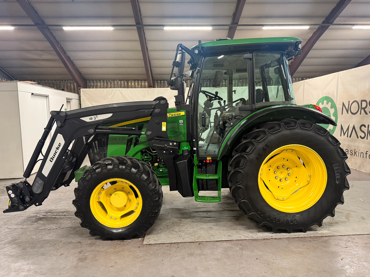 John Deere 5115M - Трактор: фото 3 John Deere 5115M - Трактор: фото 3
