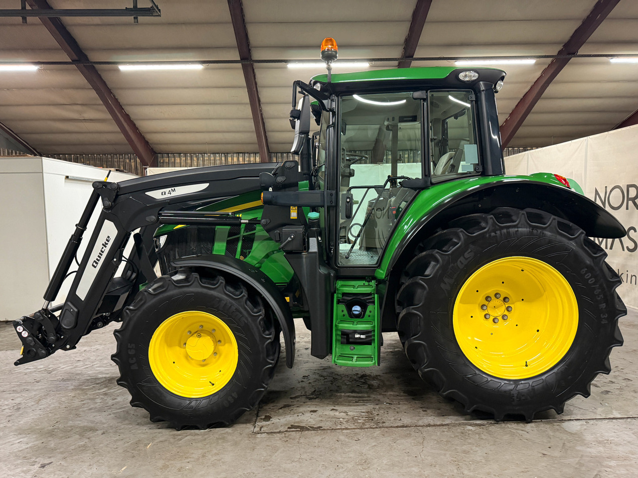 John Deere 6100M - Трактор: фото 2 John Deere 6100M - Трактор: фото 2