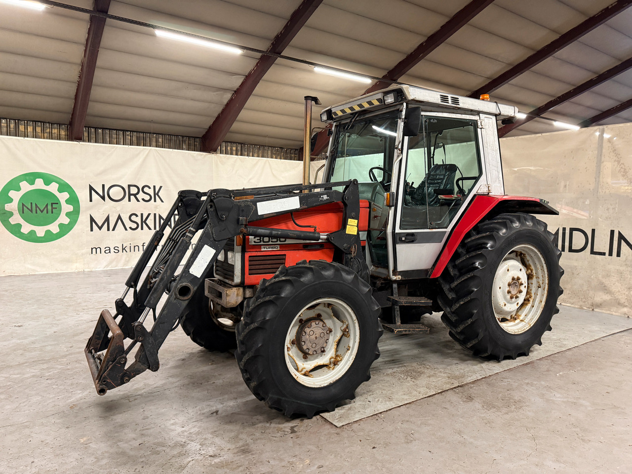 Massey Ferguson 3050 - Трактор: фото 1 Massey Ferguson 3050 - Трактор: фото 1