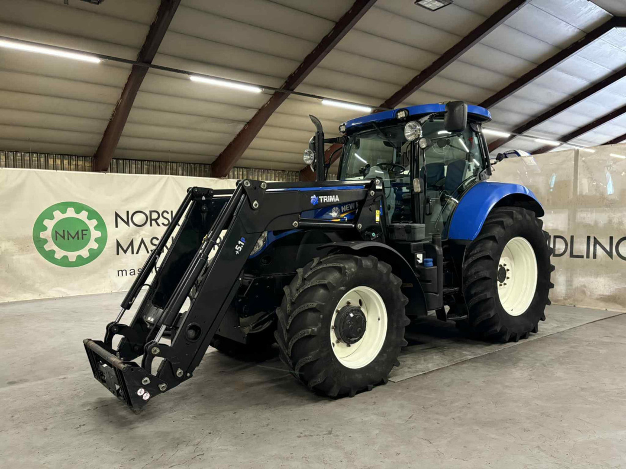 New Holland T7.210 AC - Трактор: фото 1 New Holland T7.210 AC - Трактор: фото 1