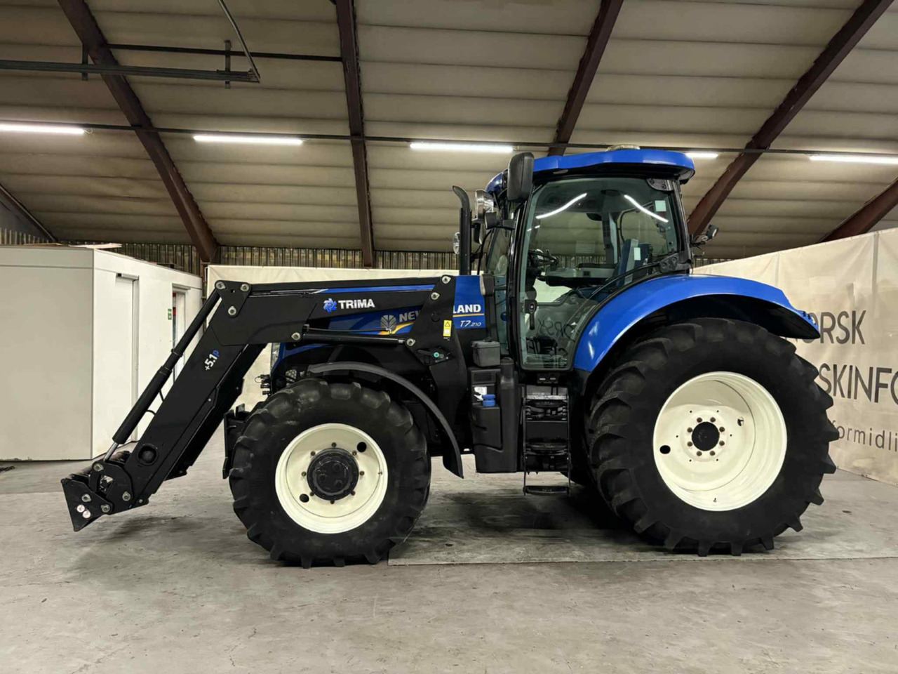 New Holland T7.210 AC - Трактор: фото 2 New Holland T7.210 AC - Трактор: фото 2