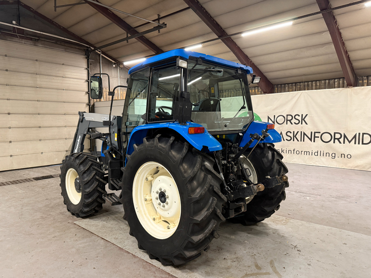 New Holland TL90 - Трактор: фото 3 New Holland TL90 - Трактор: фото 3