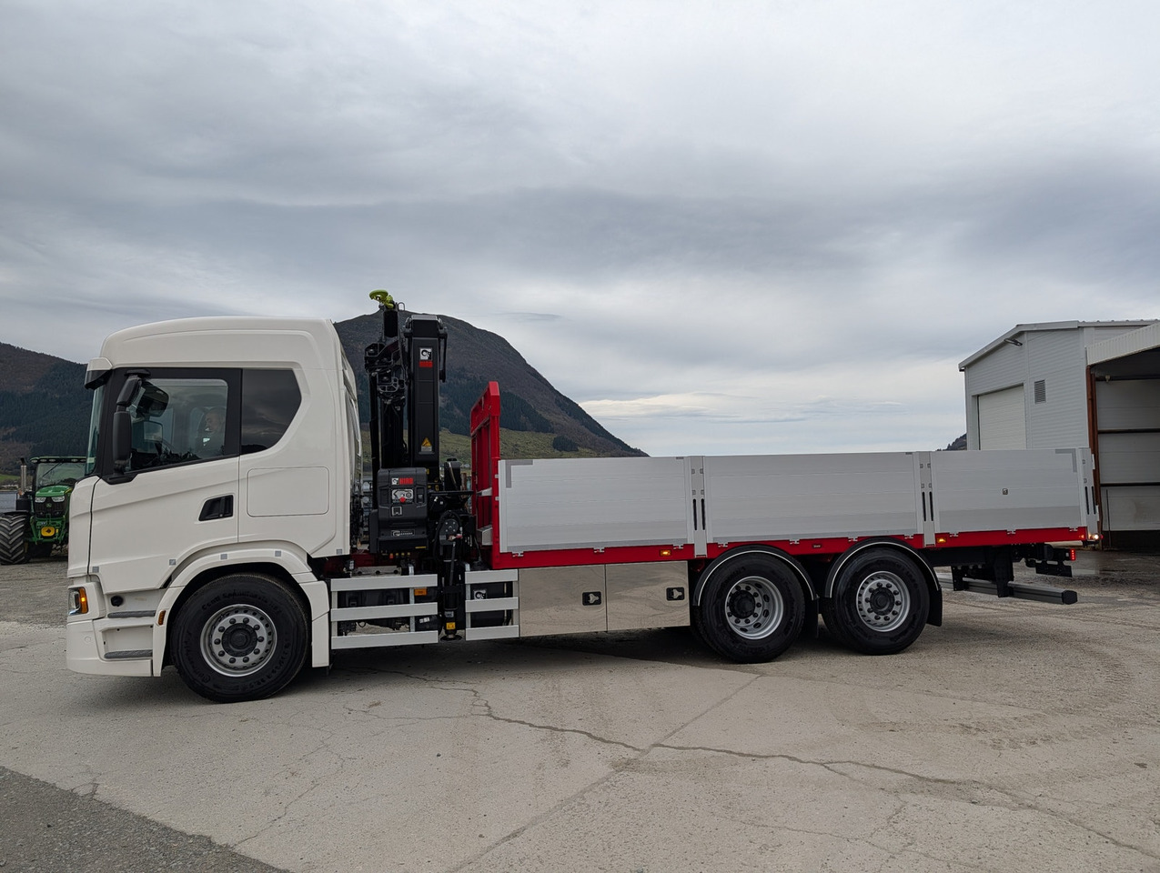 Scania G420 6x2 med HIAB 232-E5 Hipro og MCE påbygg - Грузовик бортовой/ Платформа, Автоманипулятор: фото 2 Scania G420 6x2 med HIAB 232-E5 Hipro og MCE påbygg - Грузовик бортовой/ Платформа, Автоманипулятор: фото 2