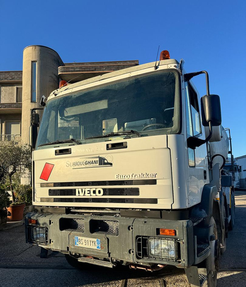 Betonpompa CIFA Iveco Trakker 410E44 - Автобетононасос-смеситель: фото 2 Betonpompa CIFA Iveco Trakker 410E44 - Автобетононасос-смеситель: фото 2