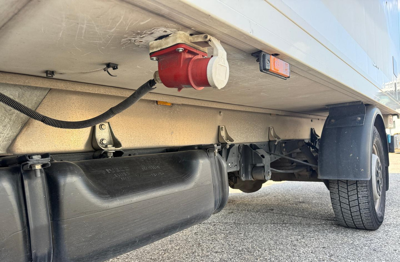 Малотоннажный рефрижератор IVECO DAILY 35S15 - FRIGO FRC - PATENTE B: фото 10 Малотоннажный рефрижератор IVECO DAILY 35S15 - FRIGO FRC - PATENTE B: фото 10