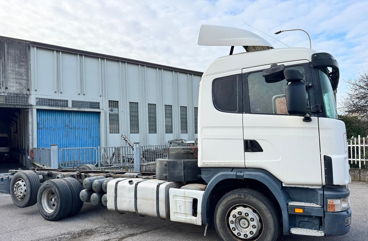 Motrice Scania R124 - 420 - 2002 (6X2) - Грузовик-шасси: фото 4 Motrice Scania R124 - 420 - 2002 (6X2) - Грузовик-шасси: фото 4