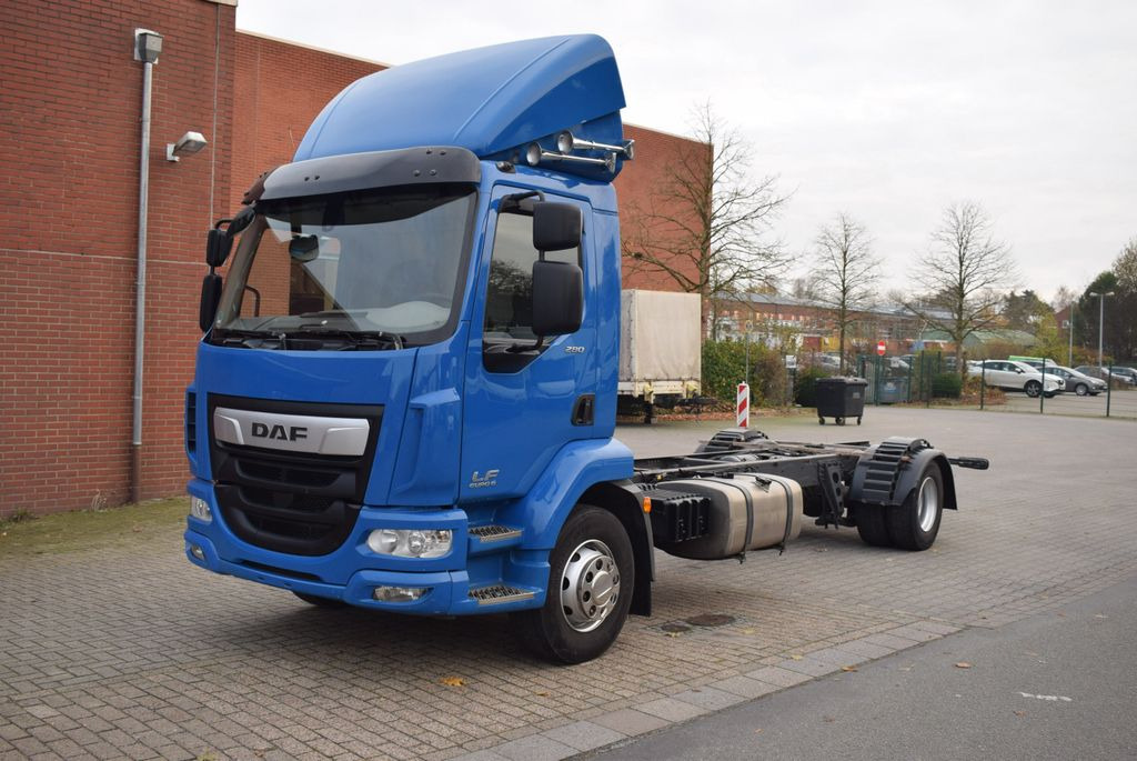 DAF LF 280 Fahrgestell Klima Navi 8-Gang ACC AHK - Грузовик-шасси: фото 1 DAF LF 280 Fahrgestell Klima Navi 8-Gang ACC AHK - Грузовик-шасси: фото 1