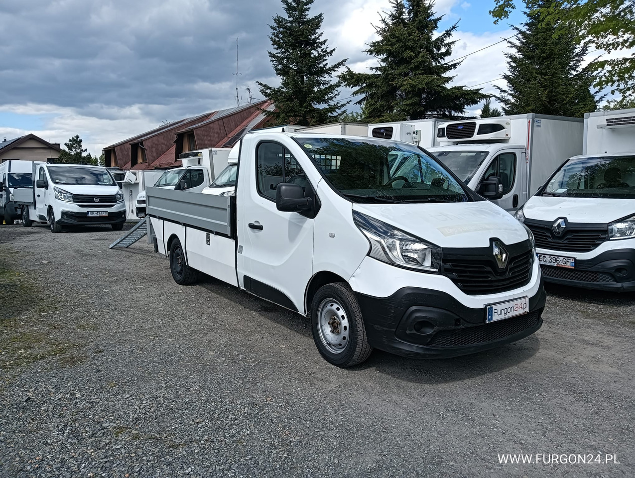 RENAULT TRAFIC SKRZYNIA PAKA Z NAJAZDAMI I PÓŁKAMI NR 689 - Малотоннажный бортовой грузовик: фото 3 RENAULT TRAFIC SKRZYNIA PAKA Z NAJAZDAMI I PÓŁKAMI NR 689 - Малотоннажный бортовой грузовик: фото 3