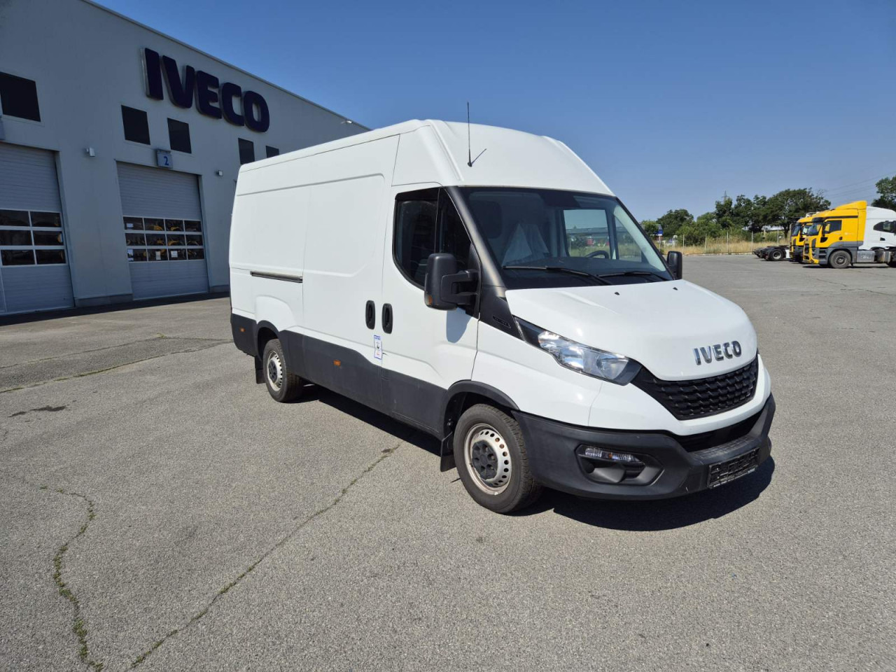 Цельнометаллический фургон IVECO Daily 35S16V: фото 1