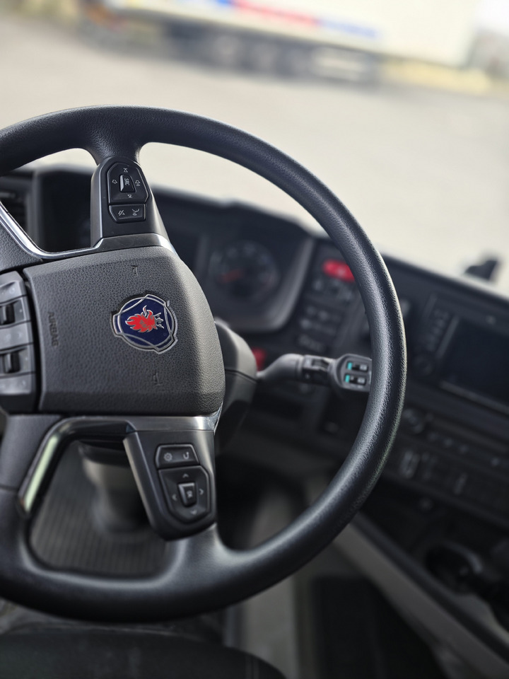 Грузовик-контейнеровоз/ Сменный кузов SCANIA R 450: фото 18