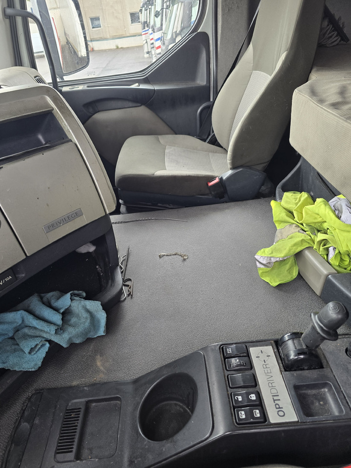 Тягач RENAULT PREMIUM 460 DXI: фото 9 Тягач RENAULT PREMIUM 460 DXI: фото 9