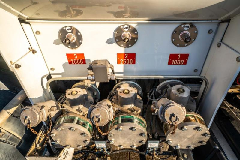 Грузовик-цистерна Iveco EURO CARGO 100-220 +CM 5500L + 3 COMP.: фото 10 Грузовик-цистерна Iveco EURO CARGO 100-220 +CM 5500L + 3 COMP.: фото 10