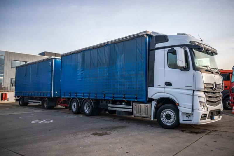 Mercedes ACTROS 2548-6x2+VOITH - Тентованный грузовик: фото 2 Mercedes ACTROS 2548-6x2+VOITH - Тентованный грузовик: фото 2